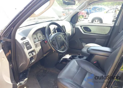 2004 Ford Escape Xlt z USA, uszkodzony, nr VIN 1FMYU93114DA20638